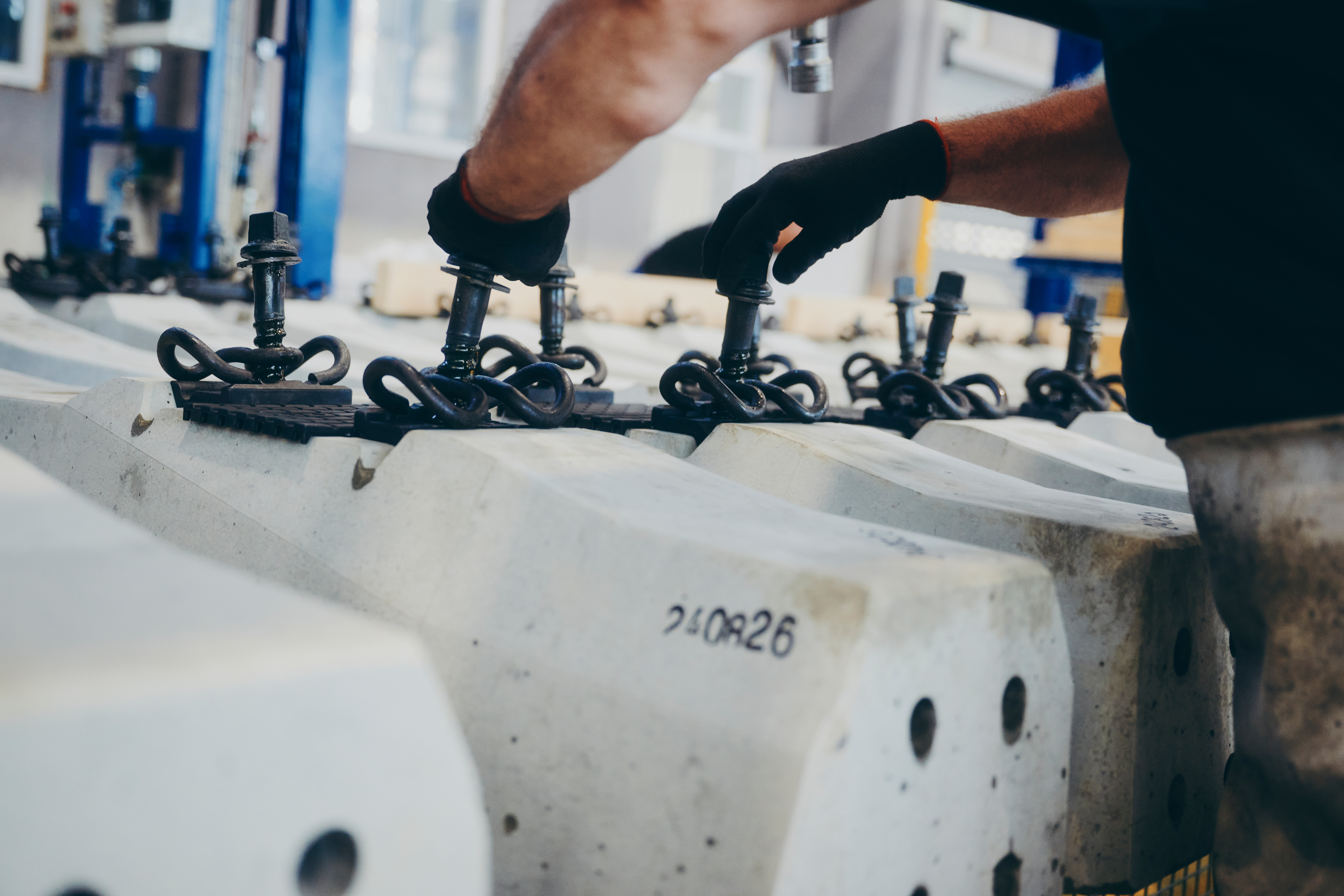 moll-rail-croatia-employee-working-on-sleeper-production