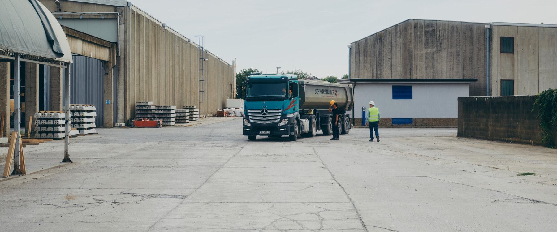 moll-rail-croatia-turquoise-lorry-parked-in-an-industrial-yard-outside-factory-buildings moll-rail-croatia-turquoise-lorry-parked-in-an-industrial-yard-outside-factory-buildings